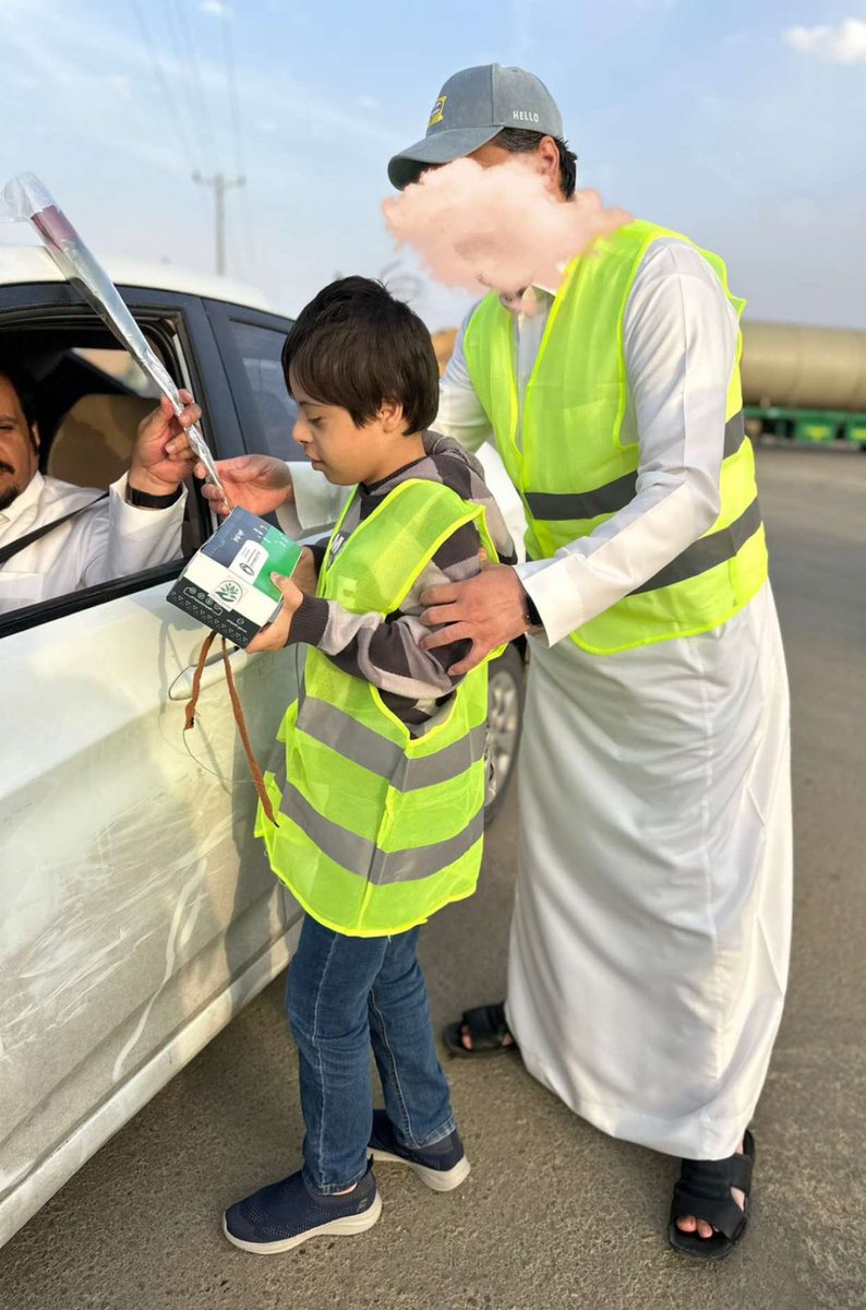 nemh2177's tweet photo. متلازمة داون.. إرادة لاتنتهي أنتم منّا ونحن لكم🤍
#اليوم_العالمي_لمتلازمة_داون 

جانب من توزيع الأطفال وجبات الإفطار على سالكي الطريق السريع✨
#رمضان 
#جمعية_حفظ_النعمة_بالغاط https://t.co/EVWFtr66DG