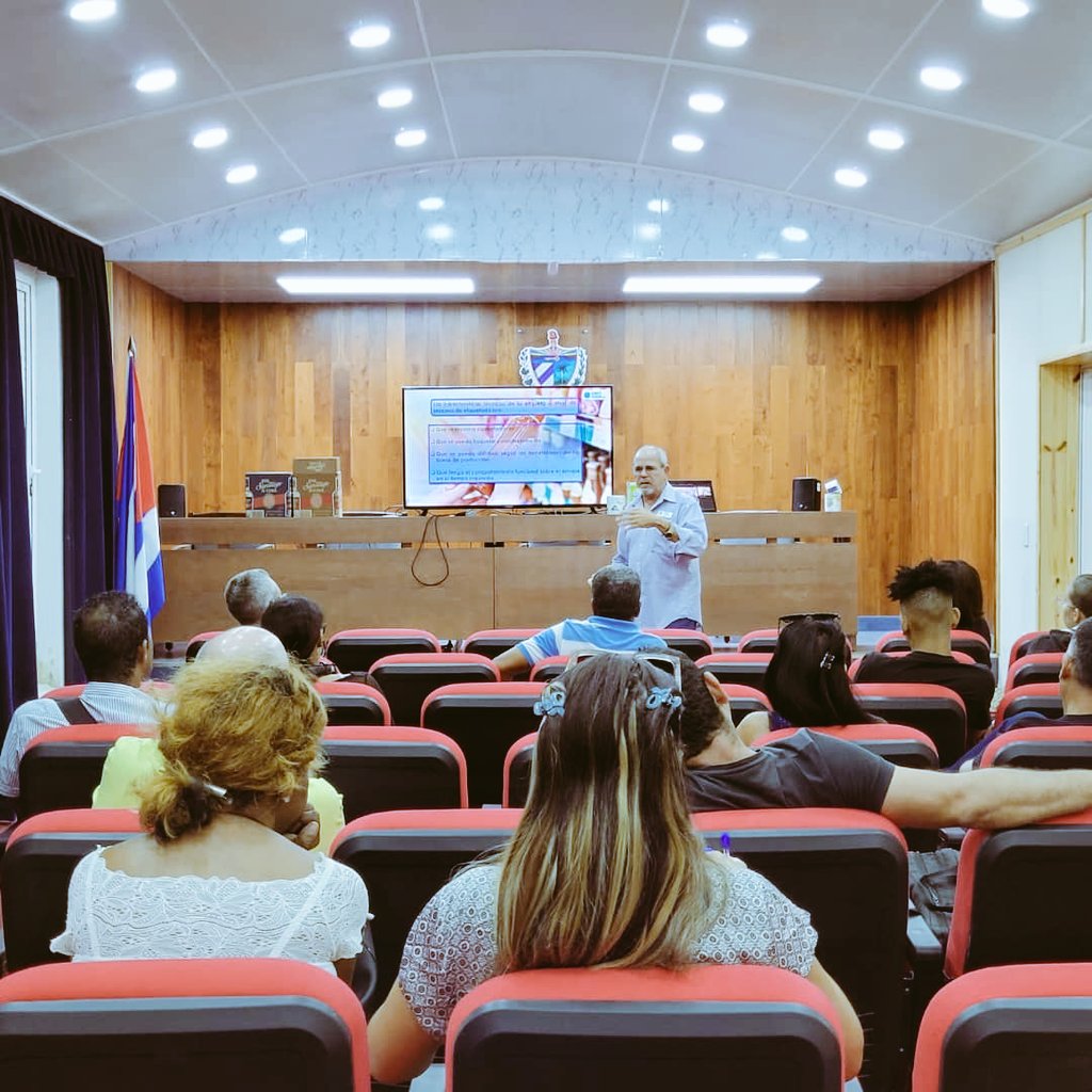 #Coracan presente en la segunda sesión del curso MEJORA CONTINUA A ENVASES,📦 impartido por @envaseyembalaje 👉Los temas de hoy: ✅Etiquetas, un elemento del envase. ✅Competencias. ¡Por una industria más dinámica y competitiva.¡🏭🇨🇺