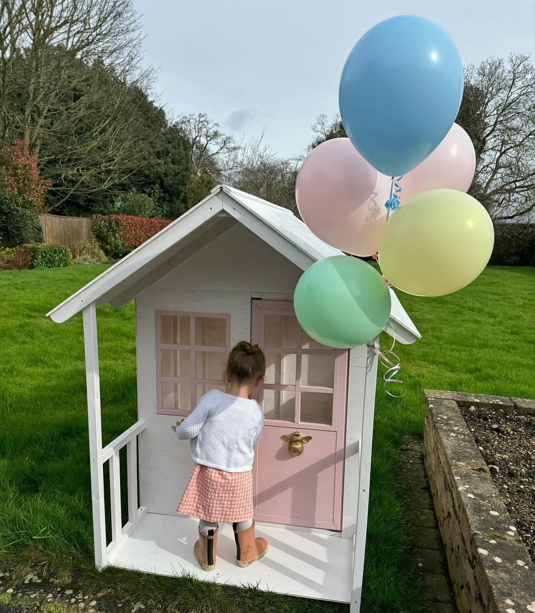 This little one got her very own personalised playhouse for her 2nd Birthday 😍🏡 🎉  

Thank you for sharing @me_and_my_little_bea