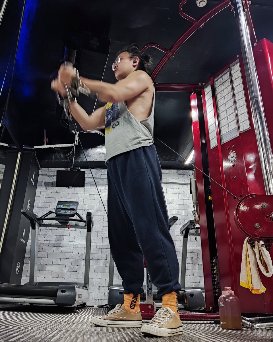 BrianLi813's tweet photo. #健身 #健身房 #自拍 #selfie #workout #fitness #gym #trainingclub #fitnessclub https://t.co/Rd4o5uTDYa