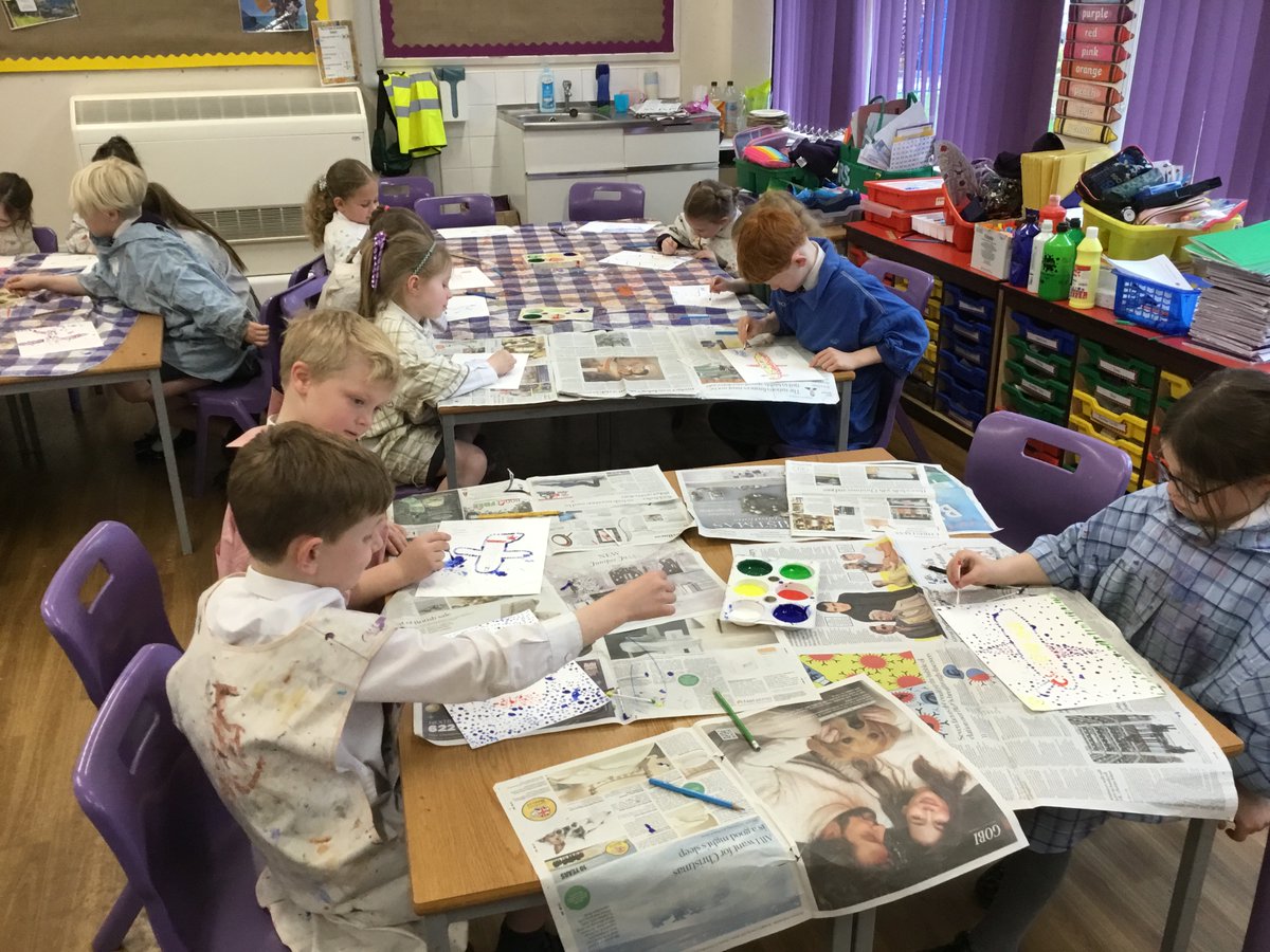 Year 2 have been busy this afternoon showing their creative skills through pointillism! We used our topic of Trains & Airports as inspiration to paint using cotton buds. ✈️🚂🎨