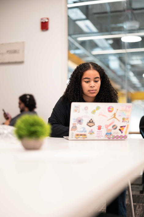 CE undergrad Amareah Bead didn't come from a large school and she wanted a change in college. And yet, #Purdue may have offered a bit of a surprise, too, in how intimate it actually proved to be. Check out the @PurdueEngineers Instagram feature here: instagram.com/p/C4x049Drp1v/…