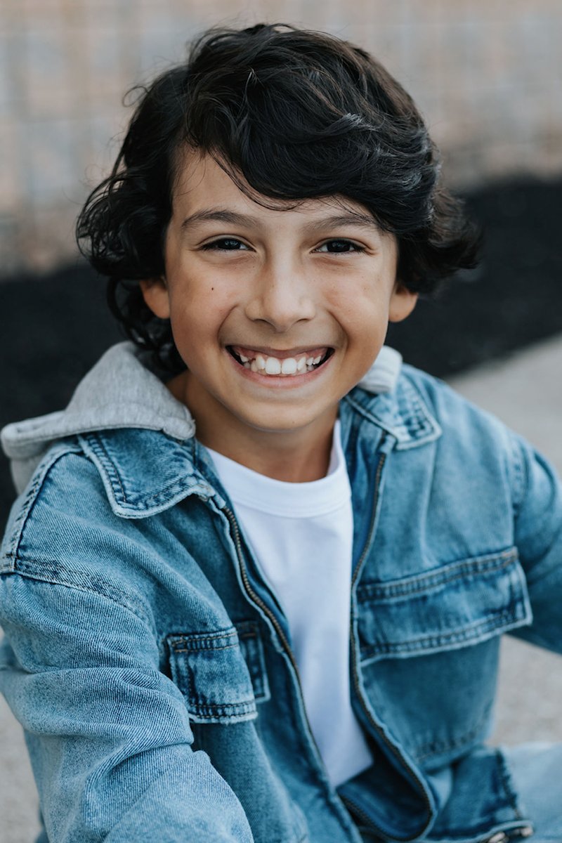 INTERVIEW with #LoganNicholson about filming as Felix in the sitcom #ChildrenRuinEverything, voicing Peter Pinkerton in Pinkalicious & Peterrific and starring as #Caillou in the animation of the same name! 📷 : Jaqui Brown tresamagazine.com/2024/03/21/log…