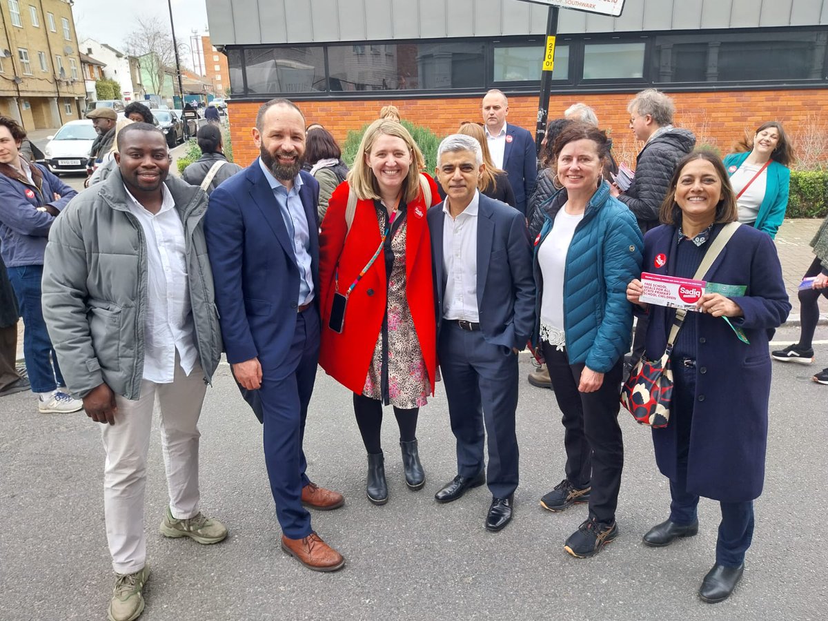 Great to welcome @SadiqKhan to Southwark, a Mayor who has backed our community & is making the right calls for London, including: 🏘️ 🏘️ 40,000 new council homes 👧🏾🧒🏻 250,000 more opportunities for young Londoners 🚇❄️ TfL fares frozen Vote Labour on 2 May 🌹
