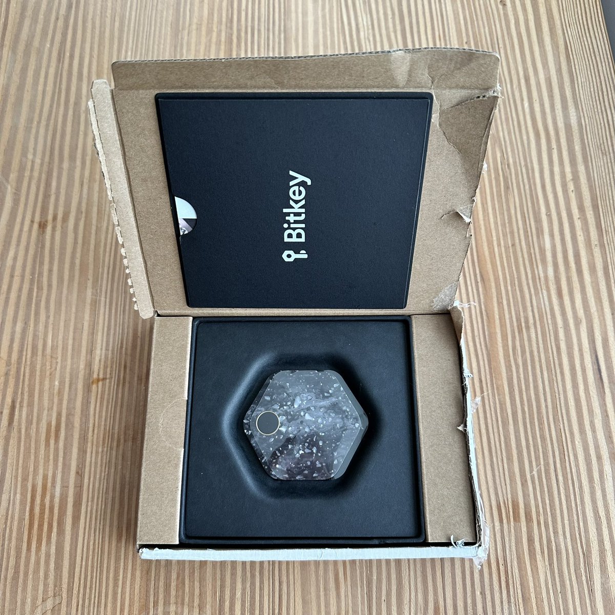 SatoshistoreDE's tweet image. Okay Party-People 👯 
Nach kurzen Anlaufschwierigkeiten habe ich meinen neuen #Bitkey 🪨 aktiviert bekommen. Ziemlich beeindruckend! 👌

Habt ihr Lust auf ein kleines Hands-on in den kommenden Tagen?