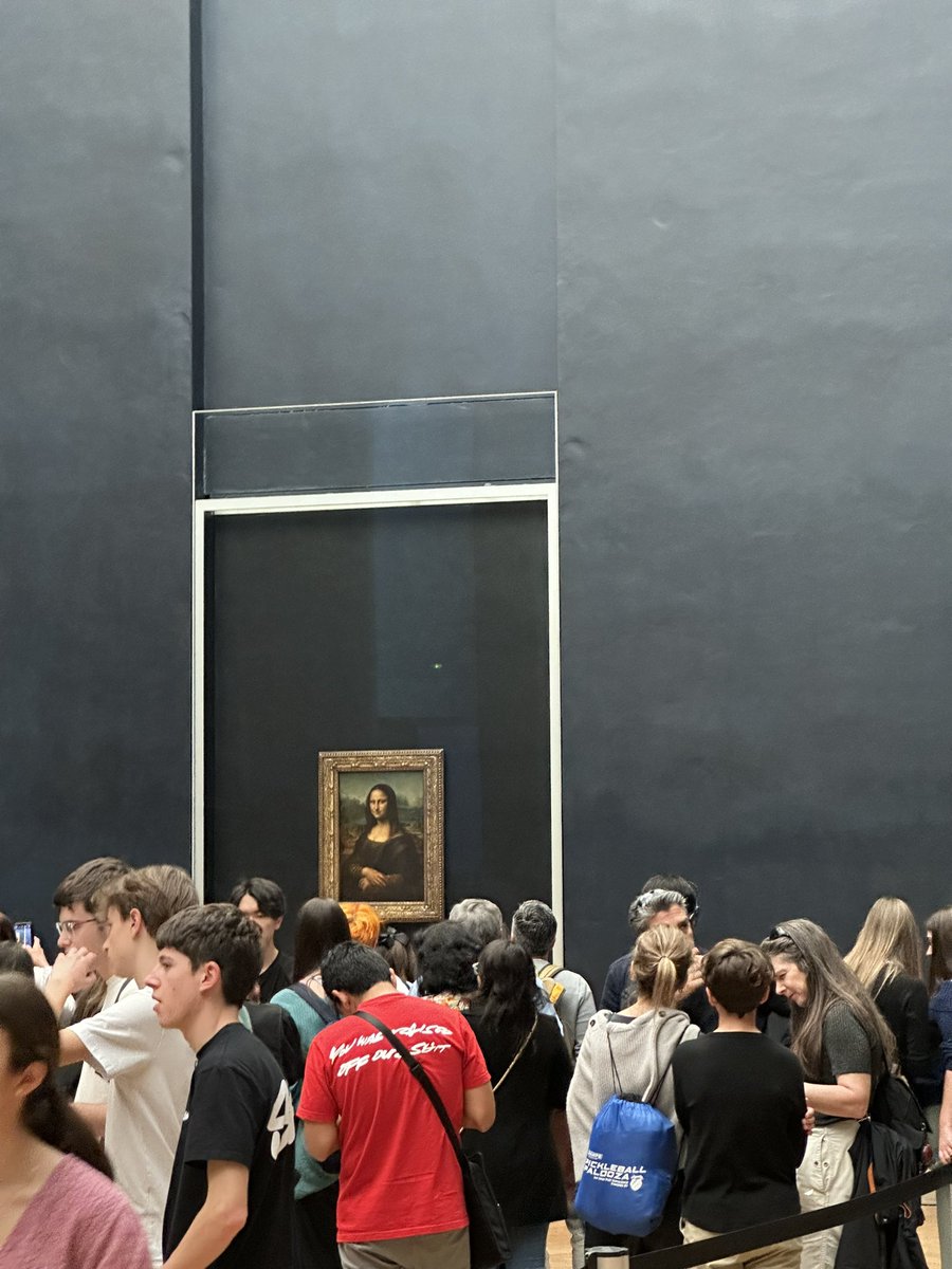 edfromnewyork's tweet photo. What’s this crowd for https://t.co/zGajffwkUG