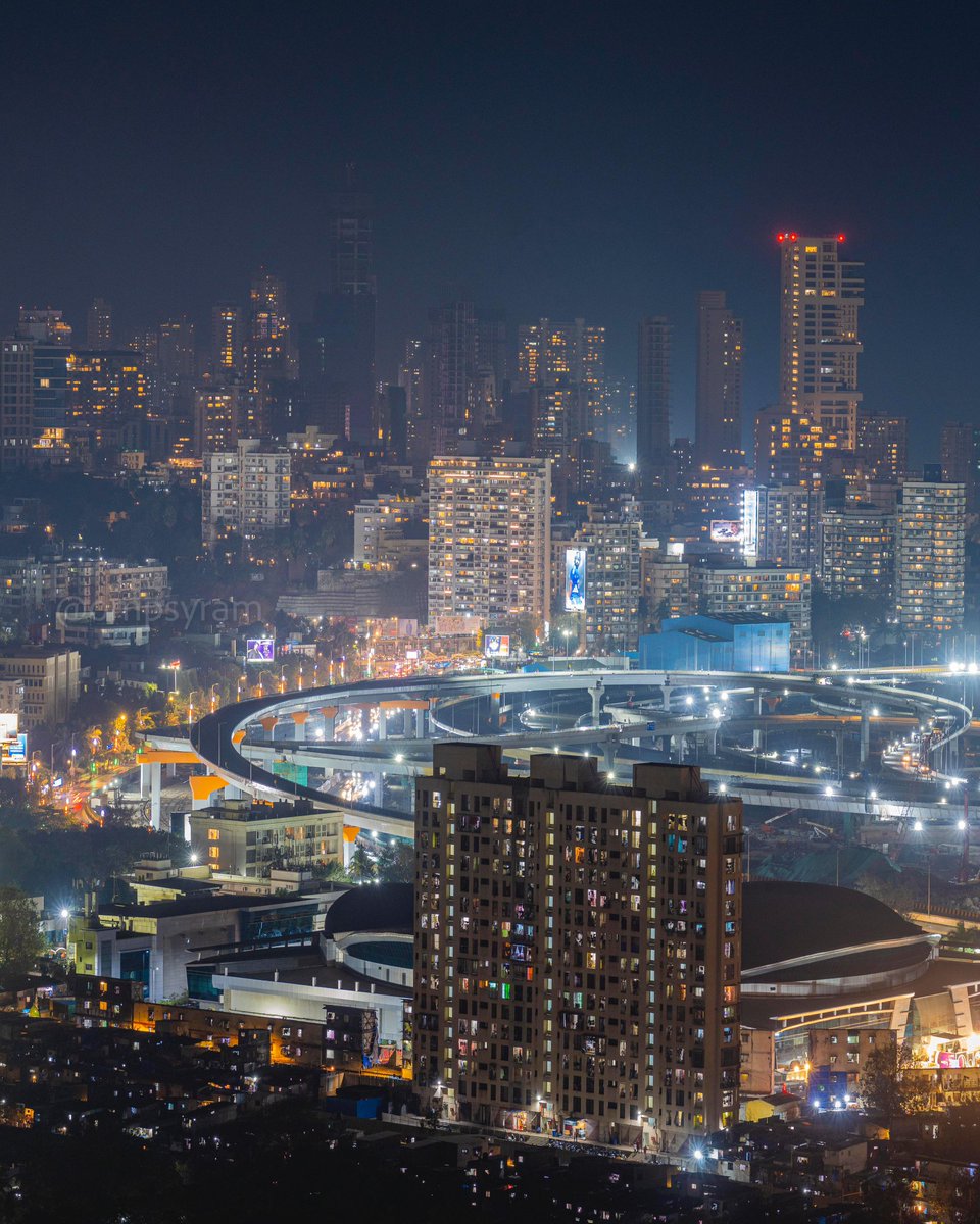 Up in the AER 
Night City Photography Mumbai 
<a href="/FSMumbai/">Four Seasons Mumbai</a>