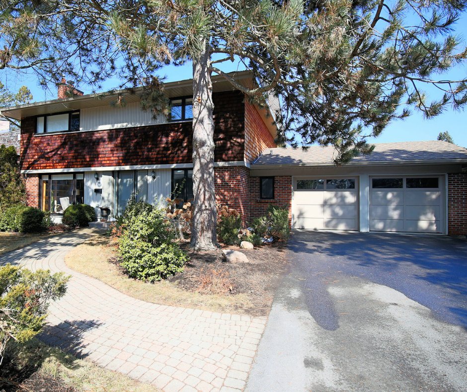 So happy for our clients with the successful sale of their beautiful home in Beaverbrook! ⁠Tap the link &amp; contact us to learn how we can help you.

joansmith.com/sellers/sellin…
⁠
#ottawarealestate #justsold #ottawahomes #kanatarealestate #realestatemarket 

joansmith.com/sellers/sellin…