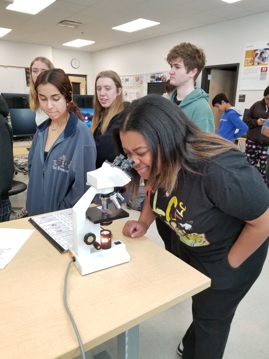 chhscic's tweet photo. Thanks to Bobbi Croy, Meg Pearson, &amp; Tracy Blevins from @Labcorp for taking the time to visit our Cisco &amp; Biomed classes!  They also brought lots of hands-on equipment for the students to explore.  @C_Matusevich @CHHS_Tigers @chccs @CTEforNC @KBreweur https://t.co/l1s6dEC8t7