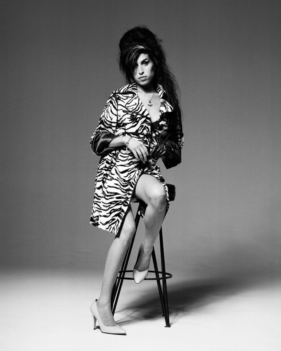 Amy was photographed by @BrookeNipar in 2007, showcasing her unique style in a gorgeous zebra coat. 🖤