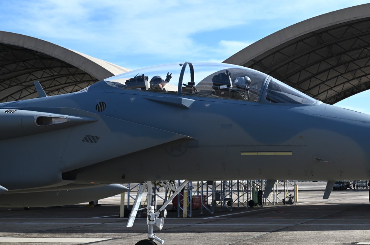 F-15C instructor pilots from the Oregon Air National Guard’s 123rd Fighter Squadron are training in the cutting-edge F-15EX alongside instructors from the 85th Test and Evaluation Squadron. Full article: bit.ly/3x5E0Nq #airforcetestcenter #unitedstatesairforce