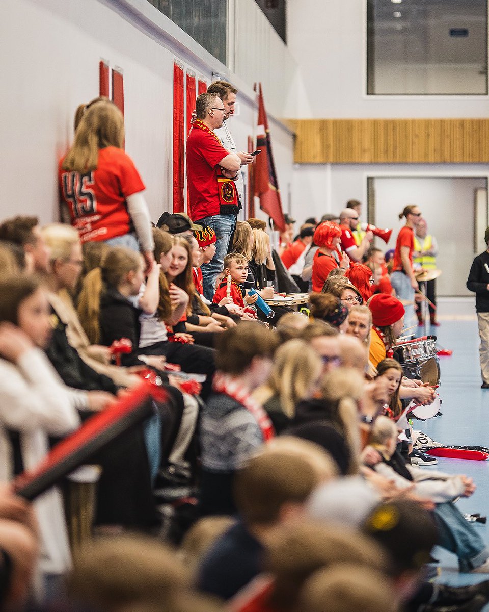 📸 Krankalla oli tunnelmaa keskiviikkona!

Tiukkaa vääntöä, kovaa kannustusta ja yhteisöllisyyttä. Lauantain ottelusta voitto ja tästä päästään nauttimaan taas sunnuntaina ratkaisevassa vitospelissä! 💪

📸 Kimi Merikukka

#niittarit #inssidivari #oxdog #salibandy #visitliminka