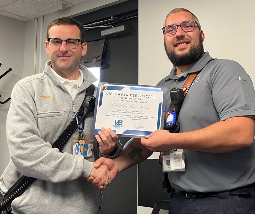 Congratulations to Paramedic Brandon Thorngren on earning a Lifesaver Award! Thank you, Brandon, for your dedication and service to the VB community! ☑️ Visit ems.virginiabeach.gov/volunteer to learn more ☑️ Visit ems.virginiabeach.gov/careers. #VBRescue #EMS #VBEMS #VirginiaBeach