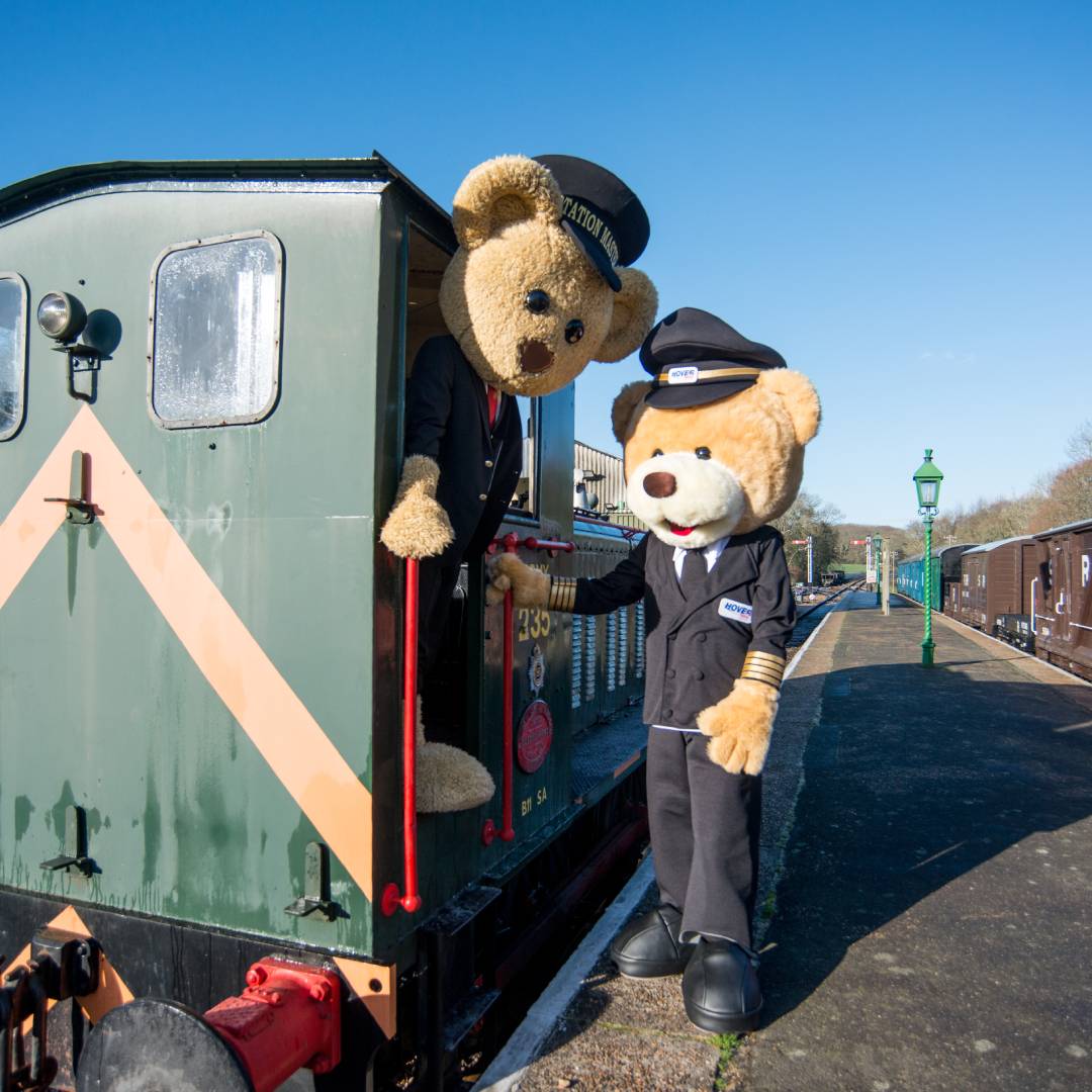 🐣 The Great Railway Easter Hunt 🐣 29th March to 12th April Take advantage of our great value combo ticket, includes: 🌊 Hovercraft day return 🚉 Island Line train to Smallbrook Junction 🚂 Steam train to Havenstreet 🎟️ Entry to @IWSteamRailway 🔗 hovertravel.co.uk/isle-of-wight-…