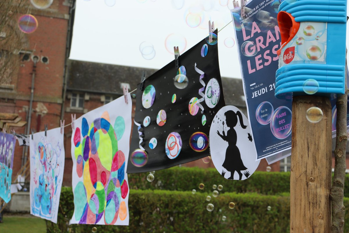 EPSMSomme's tweet image. [#lagrandelessive™]
🎉 Aujourd’hui, les patients, familles, professionnels et partenaires culturels de l’EPSM de la Somme ont participé à la nouvelle édition de la Grande Lessive™ !
🫧 Le thème : Faire des bulles 🫧
🖌️ Bravo et merci à tous les #artistes !
#artparticipatif
