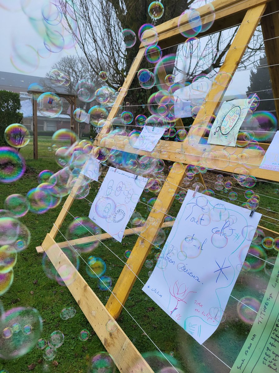 EPSMSomme's tweet image. [#lagrandelessive™]
🎉 Aujourd’hui, les patients, familles, professionnels et partenaires culturels de l’EPSM de la Somme ont participé à la nouvelle édition de la Grande Lessive™ !
🫧 Le thème : Faire des bulles 🫧
🖌️ Bravo et merci à tous les #artistes !
#artparticipatif