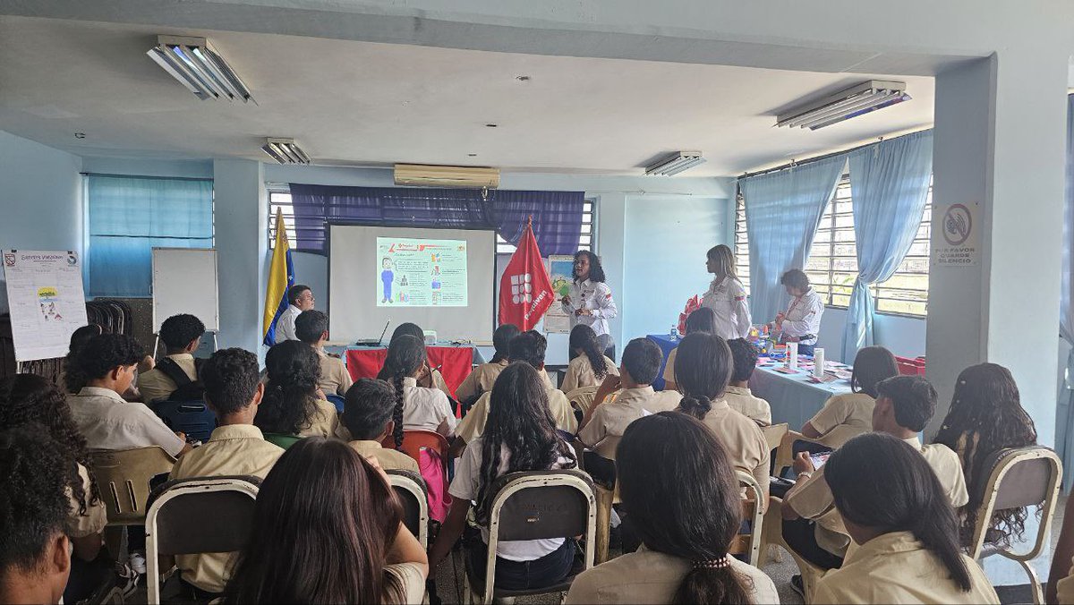 PrensaPequiven's tweet photo. La Gerencia Corporativa de Desarrollo Social efectuó visita a la Escuela Técnica Robinsoniana Enrique Delgado Palacios, ubicada en Yagua, estado
Carabobo, en el marco del programa "Pequiven va a la Escuela".

#TrabajoEnEquipoVictoriaSegura🇻🇪

@TellecheaRuiz 
@nlaconchamolina https://t.co/aBbp7dacyv