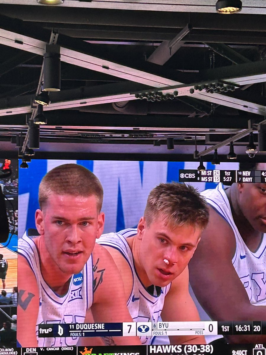 JakeMarsh18's tweet image. 2. BYU’s Dallin Hall playing through a bloody nose