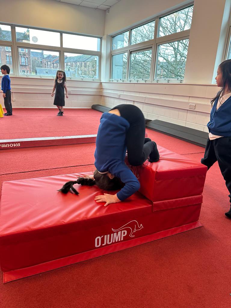 Gymnastics fun for our infants @HaghillTeam with coach Linzi this lunchtime 🤸‍♀️🤸🏻🤸🏻‍♂️ @PEPASSGlasgow @sportscotland @MsCQuinn2