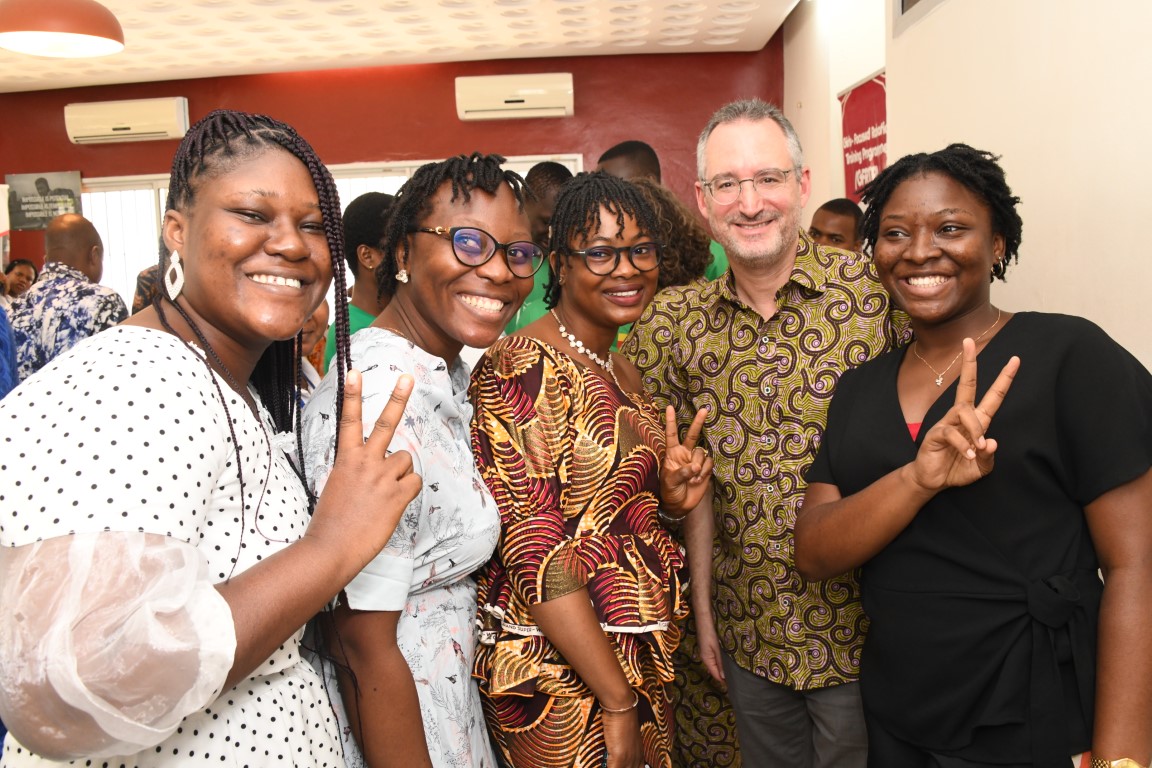 A l’occasion de la #JIF, j'ai participé à un programme avec des filles d'Etrilabs et femCoders. Des femmes spécialistes #STIM ont partagé leurs réalisations qui reflètent l'objectif des États-Unis d'élargir les opportunités et d'autonomiser les femmes et les filles. #USinBenin