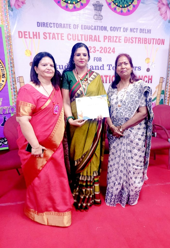AkankshaKumar03's tweet image. 🌈Received the Gold medal, prize and certificate for the #StateLevel #EnglishDeclamation Competition 🥳🧿🎉♥️🤞 Thank you so much😇🙏 
#Gratitude 
#celebration 
#Motivation
@AtishiAAP
@Dir_Education
@Sanajy_Tripathi