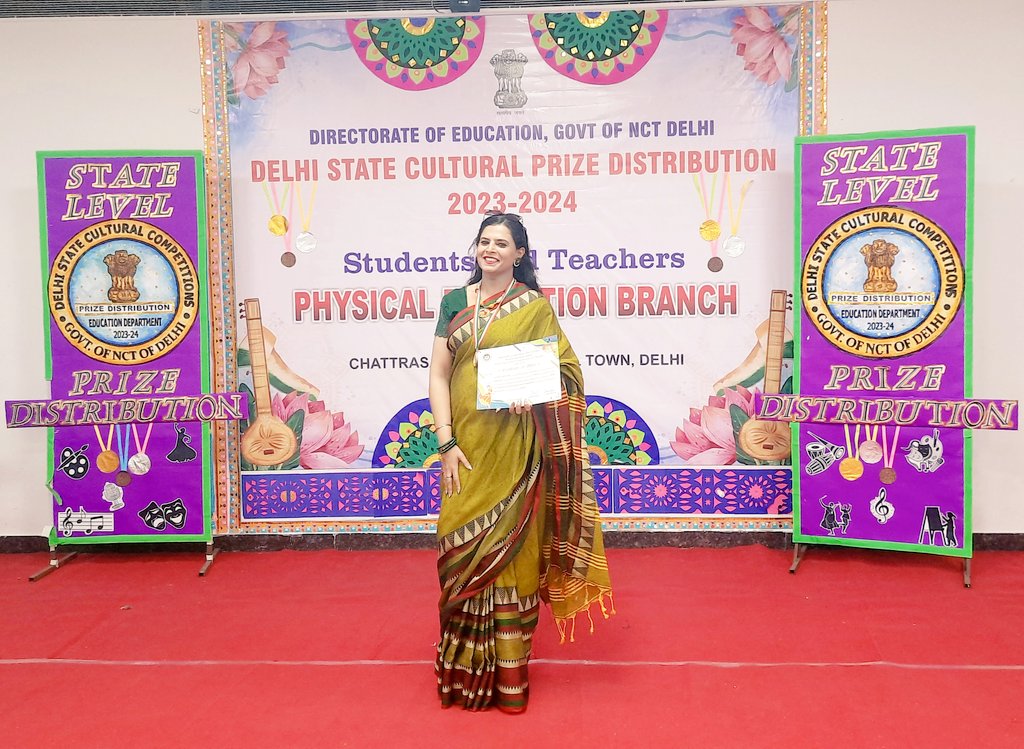 AkankshaKumar03's tweet image. 🌈Received the Gold medal, prize and certificate for the #StateLevel #EnglishDeclamation Competition 🥳🧿🎉♥️🤞 Thank you so much😇🙏 
#Gratitude 
#celebration 
#Motivation
@AtishiAAP
@Dir_Education
@Sanajy_Tripathi
