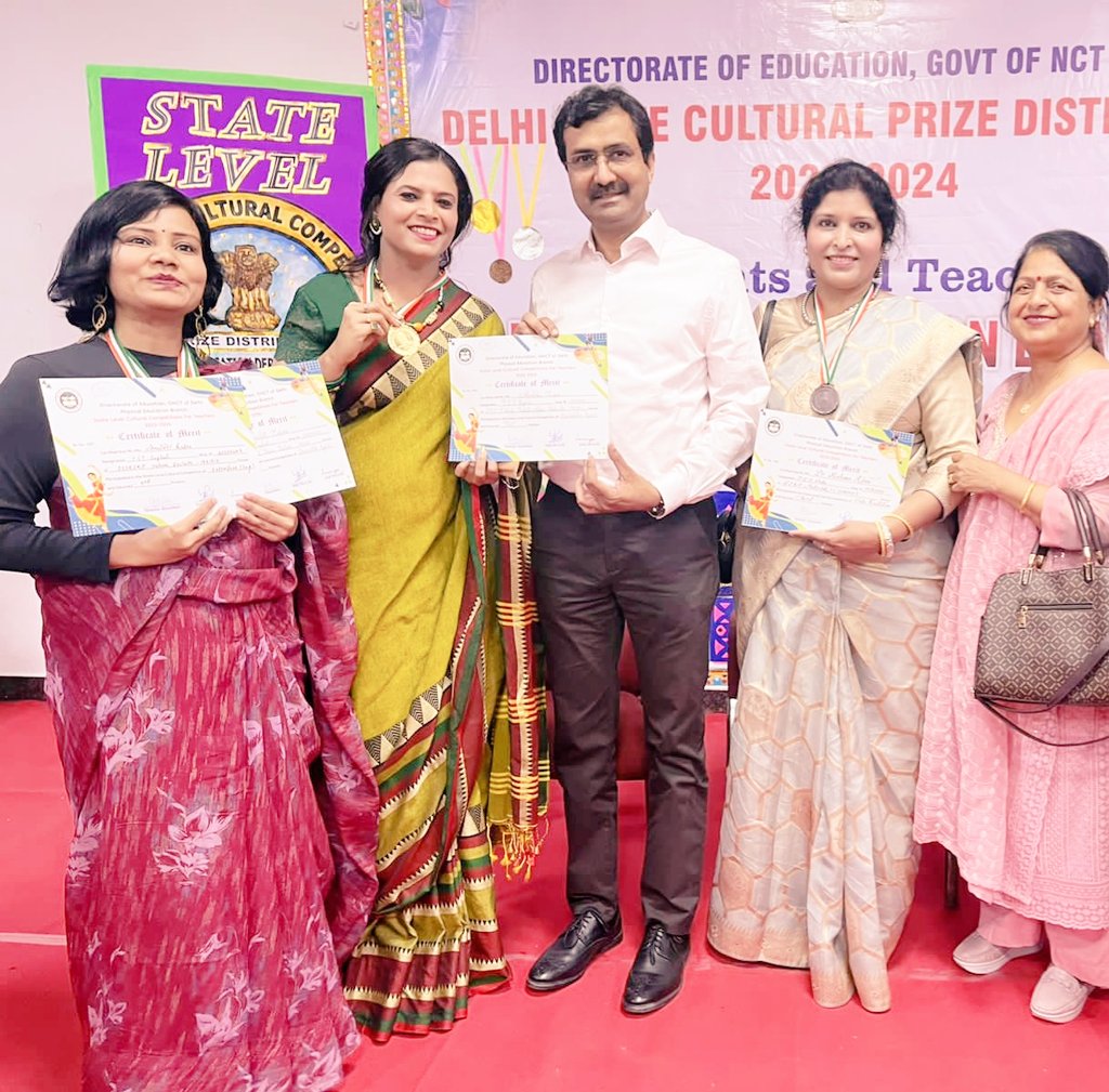 AkankshaKumar03's tweet image. 🌈Received the Gold medal, prize and certificate for the #StateLevel #EnglishDeclamation Competition 🥳🧿🎉♥️🤞 Thank you so much😇🙏 
#Gratitude 
#celebration 
#Motivation
@AtishiAAP
@Dir_Education
@Sanajy_Tripathi