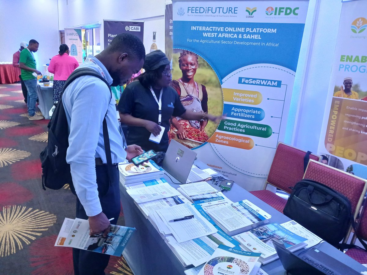 Women and youth were attracted to the Feed the Future project exhibition at the #ICT4D, which brought together more than 750 people. Various solutions developed were showed to the public.'I am more motivated to continue in the field of ICT4D' said a young participant. @IFDCGlobal