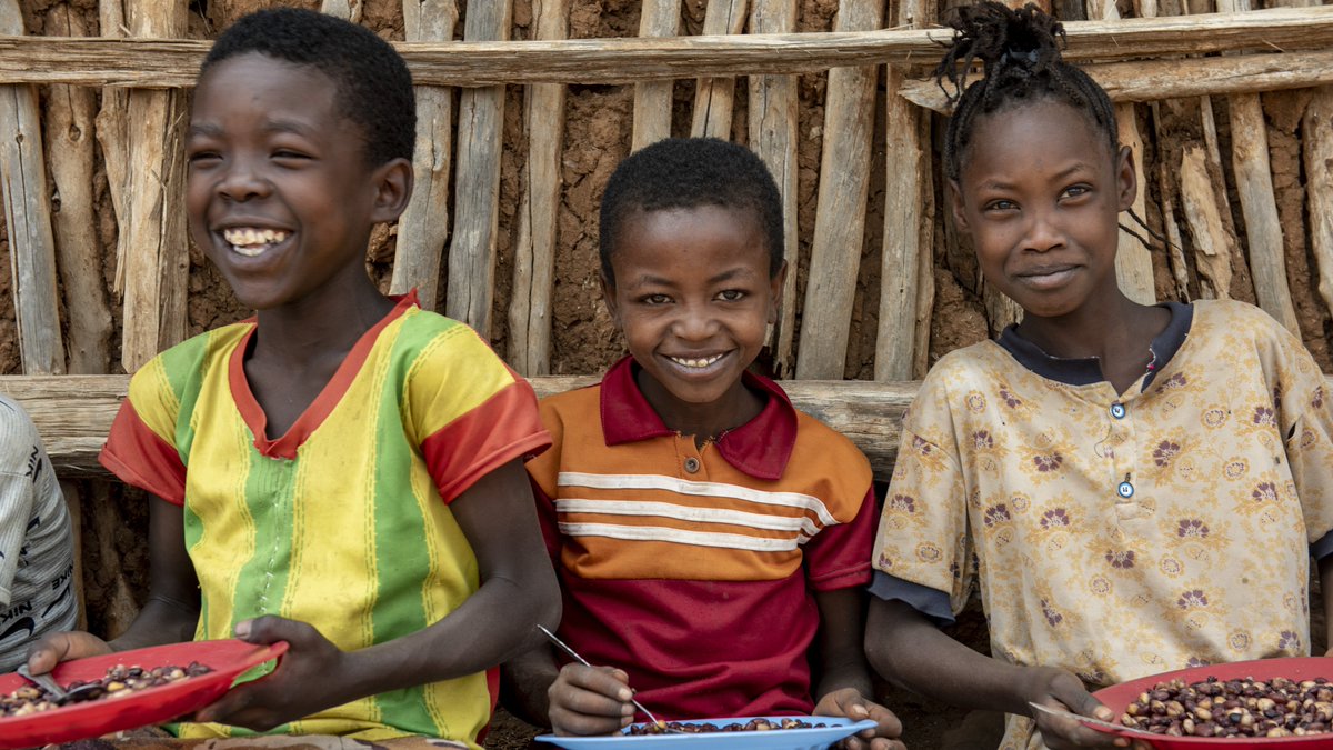 In #Liberia and #Ethiopia, where many of our students face food insecurity at home, we provide daily midday meals to support students' learning.🥣📚 Under this program, one parent from each Luminos class receives a stipend to cook and prepare a nutritious hot meal each day.