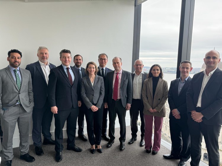 Honoured to welcome Minister for Energy Efficiency Lord Callanan @MartinCallanan to a roundtable on accelerating decarbonisation today, with our CEO @thlwhite, our #XLR8CCS project partners @GlassFutures, @nsgpilkington, @hd_materials, Evero & @Wood, plus @CCSA & @LpoolCityRegion