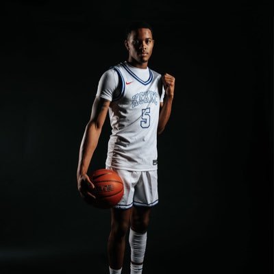 COLLEGE COACHES - 2024 6'2 G CALEB JONES - Kansas City Kansas CC - @ca1ebjones 12ppg 7rpg 2.4apg 2.5spg Player Profile: verbalcommits.com/players/caleb-… Film available in player profile WANT TO SEE YOUR PROFILE ON VC? SIGN UP FOR PLAYER+ TODAY verbalcommits.com/member-join