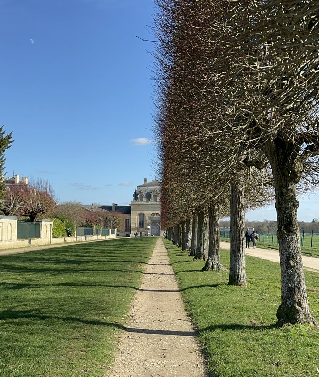 worldendeavors's tweet image. See Chantilly Castle (or Château de Chantilly) through Meredith's lens. As an art intern and French language student in Paris, France over winter 2024, Meredith was able to  explore this hidden gem on a day trip from Paris!
hubs.la/Q02qhXfV0

#internabroad #chantillycastle