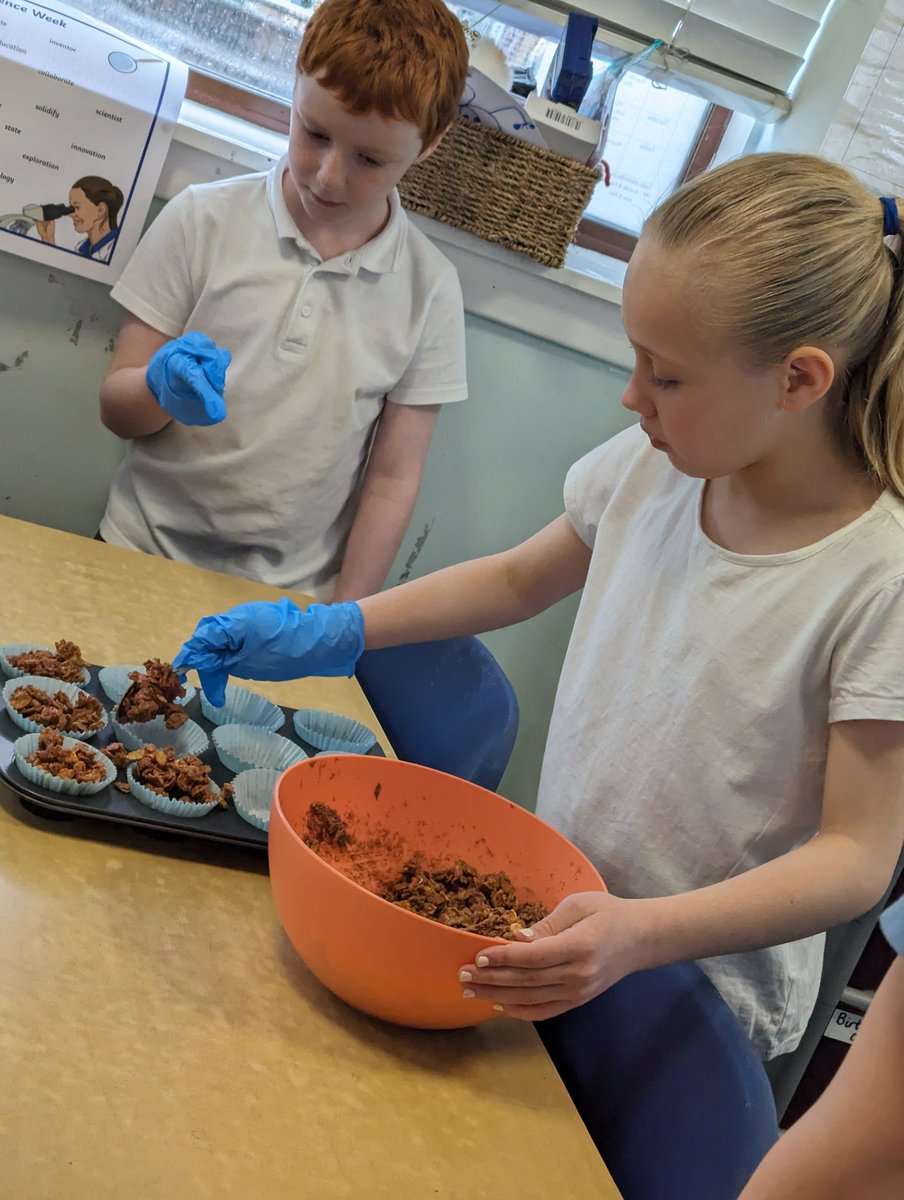 Mrs Coyle told us we would be making some chocolate treats but she never told us we had to work for them....😋 We started the day writing a set of instructions to make chocolate Easter cakes before getting to work to make them ❤️ All to be enjoyed tomorrow 😁