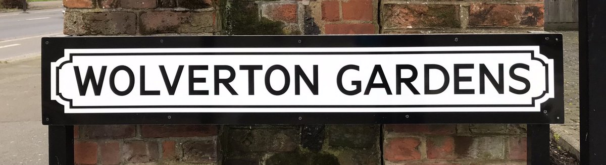Type appreciation for @EalingCouncil who have restored the cast-iron road name signs in the correct MOT font. But… one of your contractors is erecting new versions in Verdana! Tell them the correct MOT font is available here, revived as ‘Ministry’: devicefonts.co.uk/catalogue/mini…