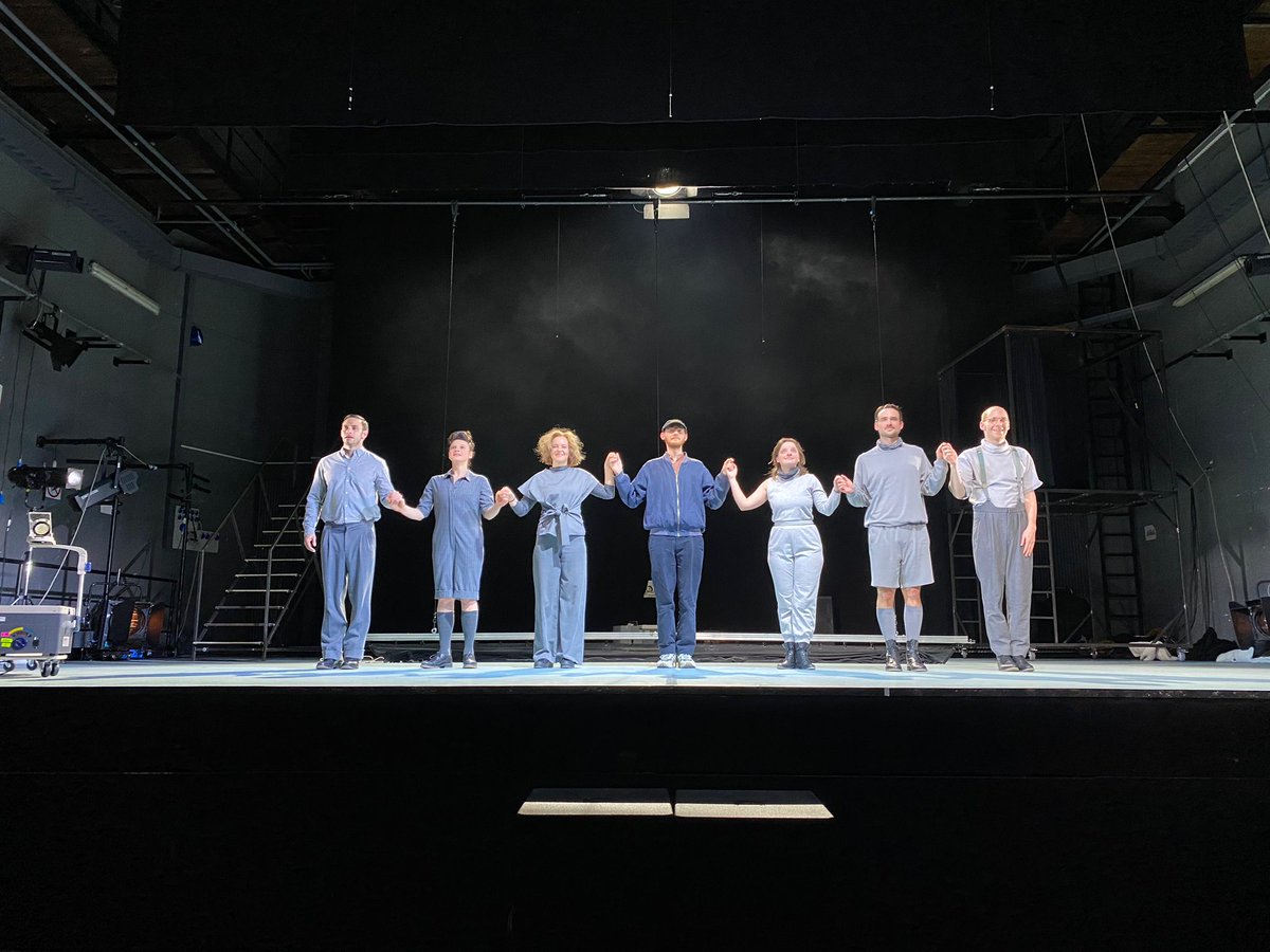 volkstheater's tweet photo. HERKUNFT von Saša Stanišić in der Regie von Felix Hafner war diese Woche auf Gastspiel - das Ensemble ist in drei Tagen mit drei Vorstellungen durch Schlanders, Brixen und Meran getourt. Heute findet die letzte Vorstellung und Dernière der Inszenierung in Meran statt. ❤ https://t.co/NTvUEE53FR