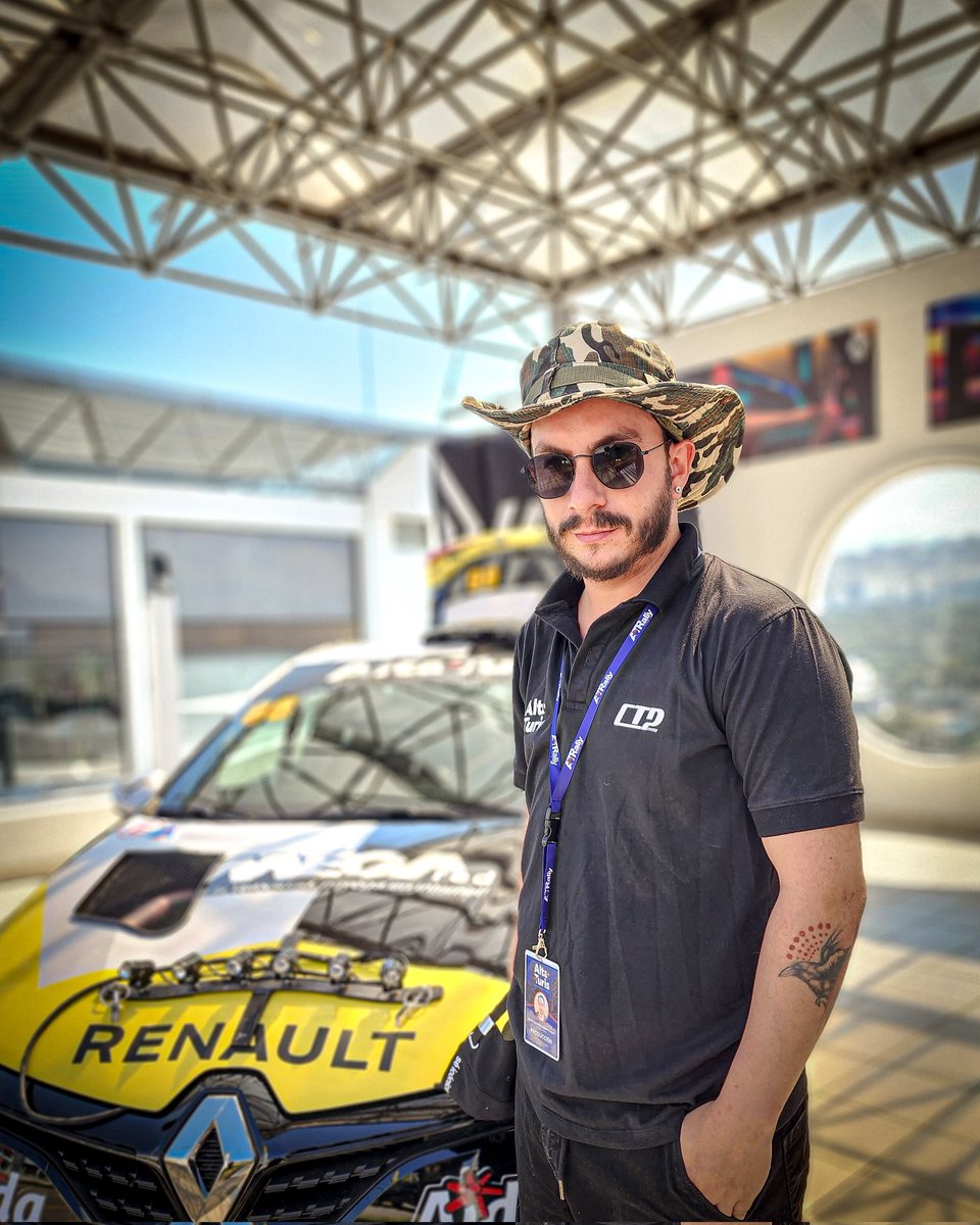 DaalkielGP's tweet photo. Working. #ranault #rally #Ambato https://t.co/hE0OGfbF1e