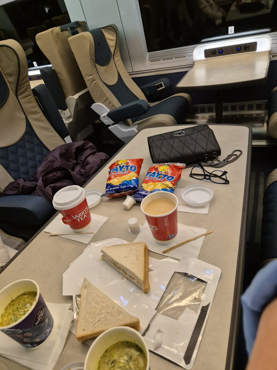 Graduation Dinner on the train <a href="/MrTaytoIreland/">Mr.Tayto Ireland</a> <a href="/BarrysTeaTweets/">Barry's Tea</a>