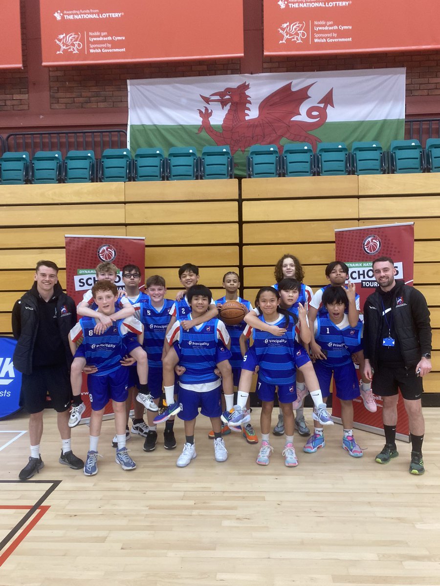 Welsh basketball National champions 2024!🏴󠁧󠁢󠁷󠁬󠁳󠁿🏀🏆@SchoolsBW Congratulations to our Year 7/8 basketball team on clinching the Welsh National Title with sheer hard-work, determination and exemplary sportsmanship! 🎉👏 #Champions #Proud #Talent #Joesfamily @sjhsnewport