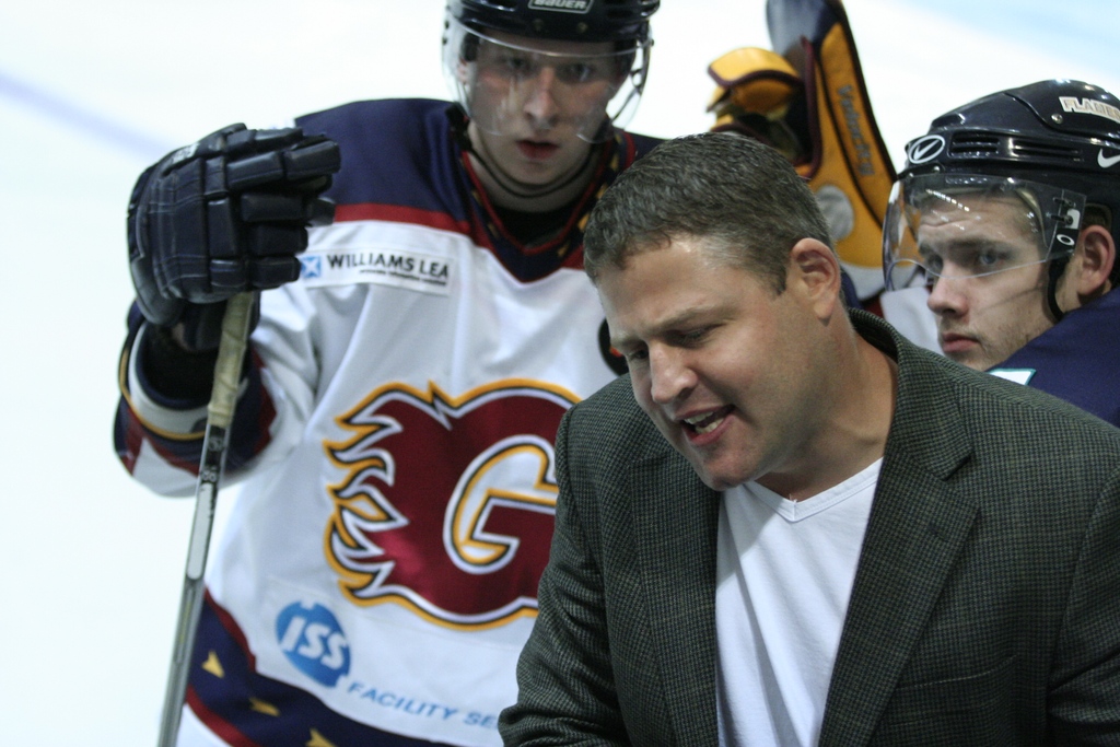 flamesicehockey's tweet photo. A #ThrowbackThursday on #RetroWeek means we've took a dip into the archives and found some photos from the 00/01 season! ๐ธ
We'd love to hear some of your favourite memories from that season! โ๏ธ
#Guildford #FlamesIHC #EIHL #IceHockey #GuildfordFlames https://t.co/ZcVQBbPVjq