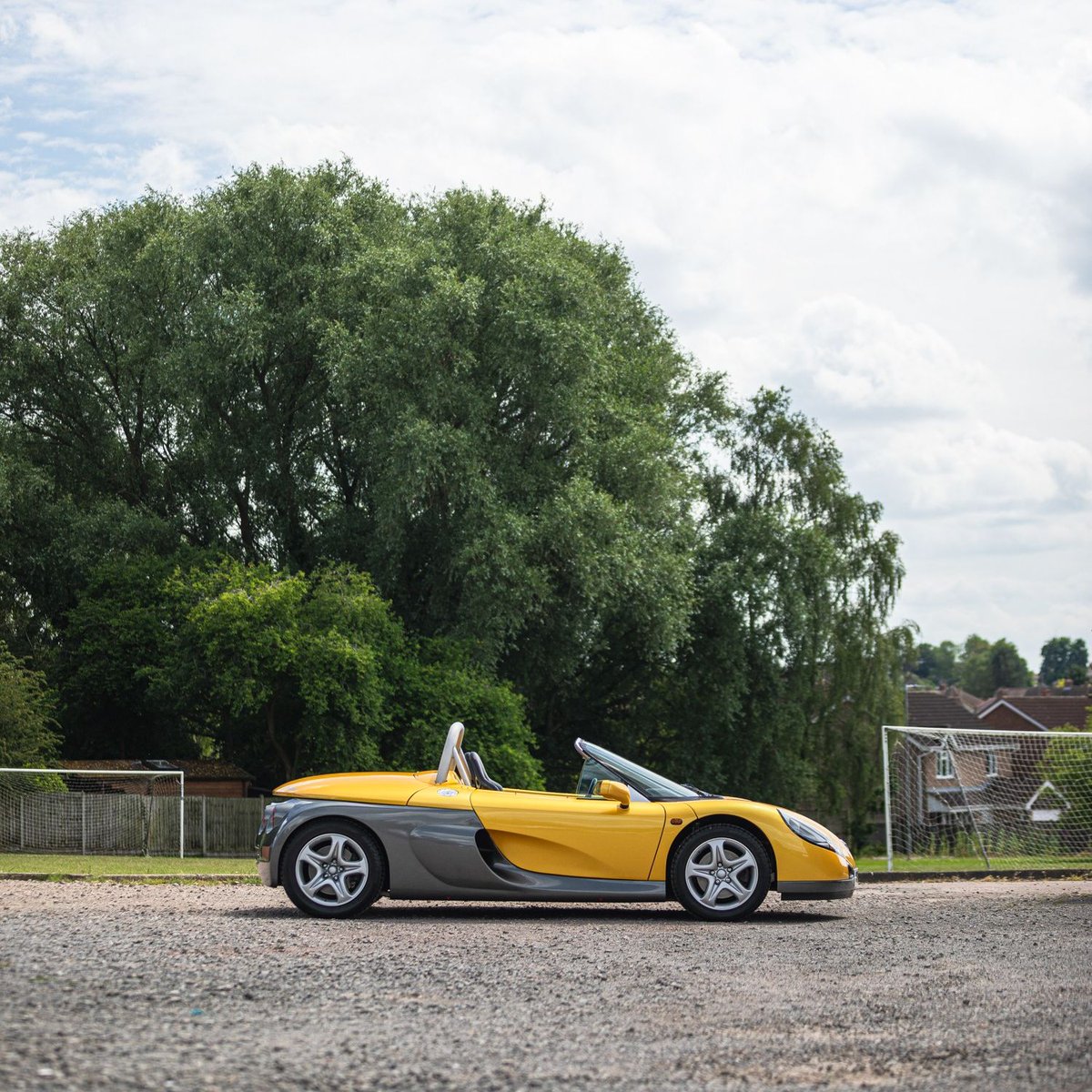 Iconic Auctioneers tweet media