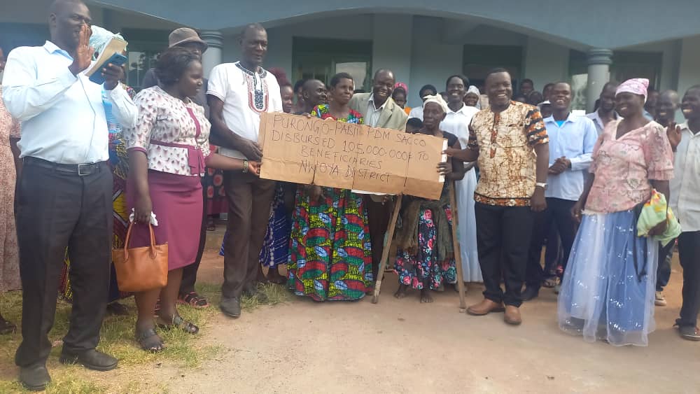 The District Chair person,Nwoya Mr.Orach Emmanuel has today disbursed Ug 105m to Pabit PDM Sacco group in Purongo Subcounty,Nwoya,to improve their income and quality of life.Members expressed gratitude to Govt for availing them the funds.@PDMSecretariat,@MoLGUganda