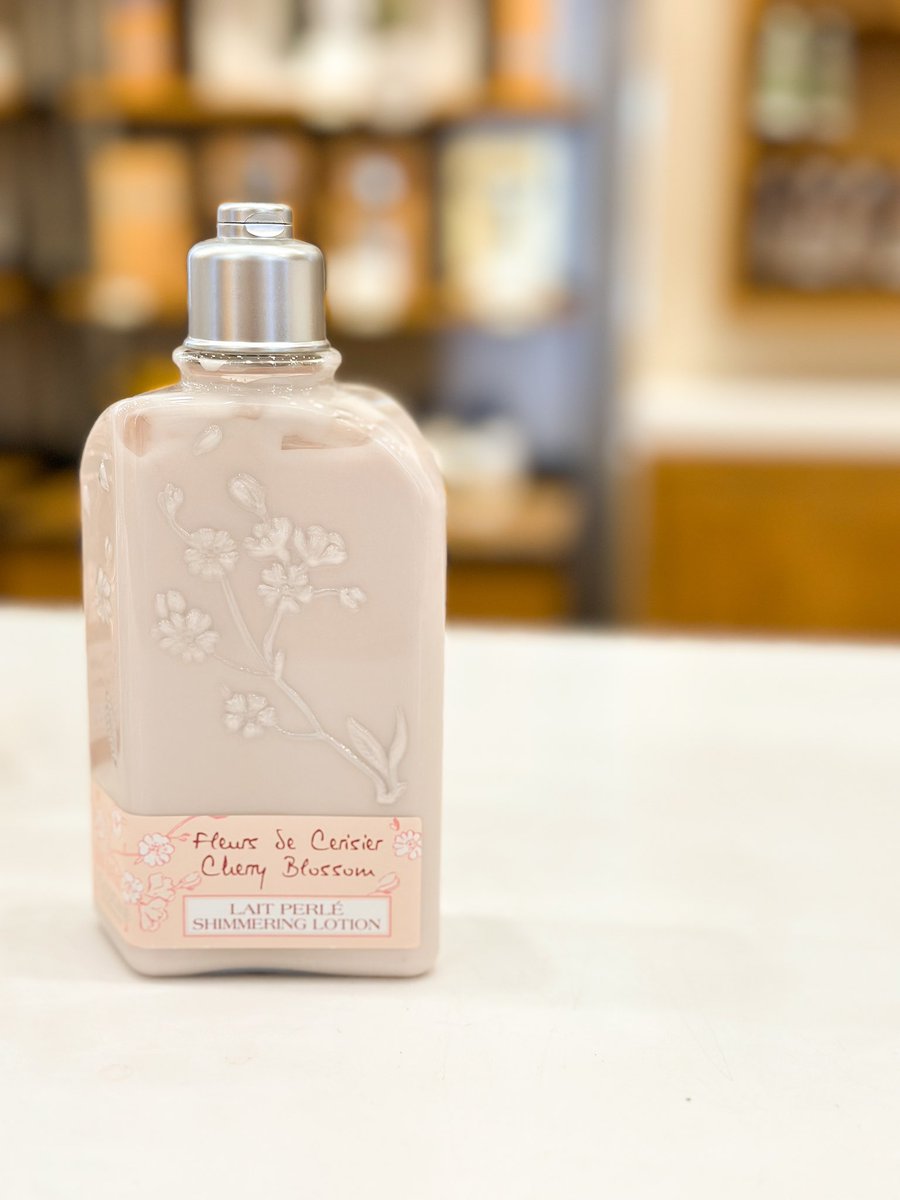 ¿Ya conoces la colección de Flor de cerezo de L’Occitane? 🌸

Su extracto de cereza 🍒 es rico en azúcares, hidrata y suaviza la piel 🧴y contiene un delicioso perfume que perdura durante el día. 😍✨

Get it at BCC, 📍nivel 1.