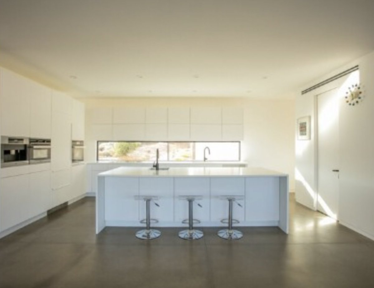 Michael P. Johnson’s Mollard residence, crafted in Carefree, Arizona, keys in on the refined functionality and durability of space. The home stands as an ethereal representation of how light acts as the perfect decorative addition to any room.