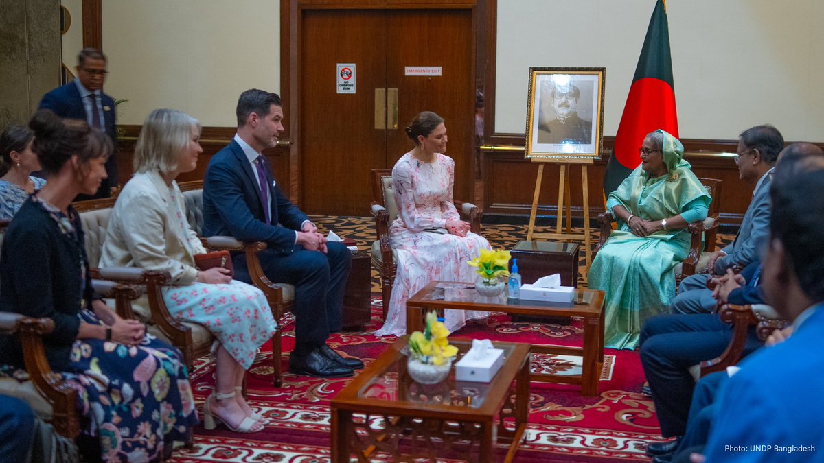 HRH The Crown Princess, @JohanForssell and @UlrikaModeer in discussions with PM Sheikh Hasina on the long and excellent ties between 🇸🇪 and 🇧🇩. They discussed economic development in Bangladesh, investment opportunities for Swedish businesses and progress on climate work.