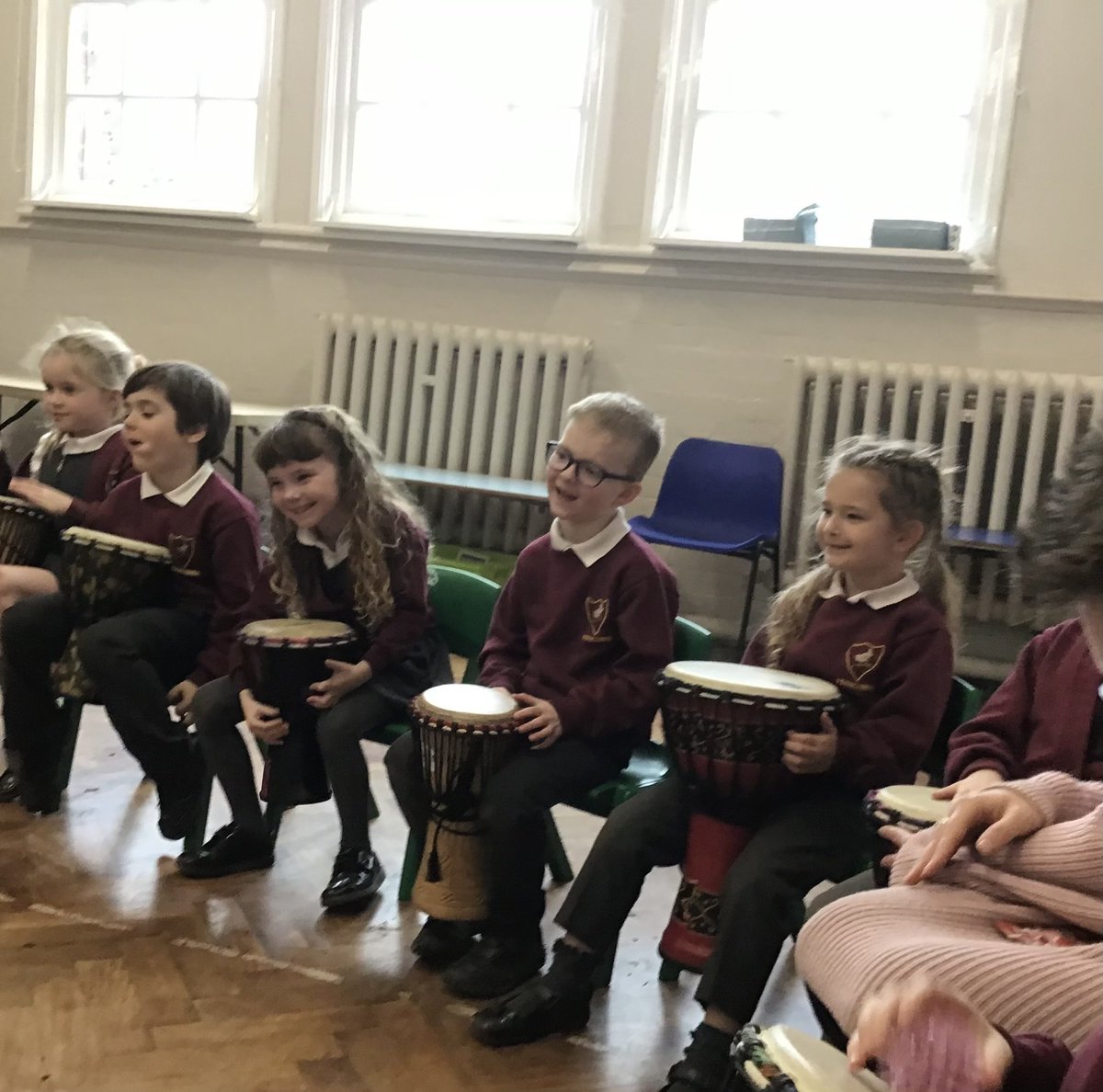 🎶 Thank you Kieron for leading the school in a wonderful afternoon of singing and djembe drumming at Ferncumbe. What a wonderful display of the children’s talent and enthusiasm for music making, from Reception through to Year 6! 🎶 @wark_shiremusic