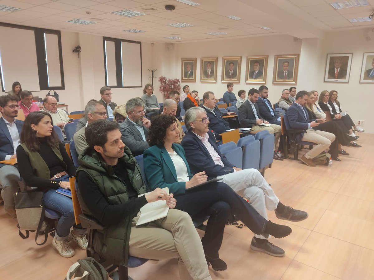 Más de una treintena de empresarios han participado hoy en la jornada organizada por <a href="/atevaltextil/">ATEVAL</a> junto a FI Group para conocer las oportunidades de financiación del #PERTE de #EconomíaCircular para el #textil, con inversiones previstas por valor de 492 millones de euros.