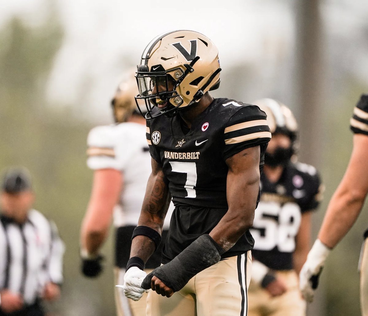 Blessed to receive an offer from Vanderbilt University!! <a href="/Coach_Lea/">Clark Lea</a> <a href="/CoachJRich_/">Jamaal Richardson</a>