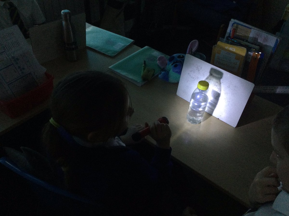 Today in science, we used torches to mimic the sun. We investigated how shadows change depending on where the torches were. We thought about how our shadows would change when the sun was at different heights in the sky. 🔦☀️👩🏻‍🔬 @SwingatePrimary