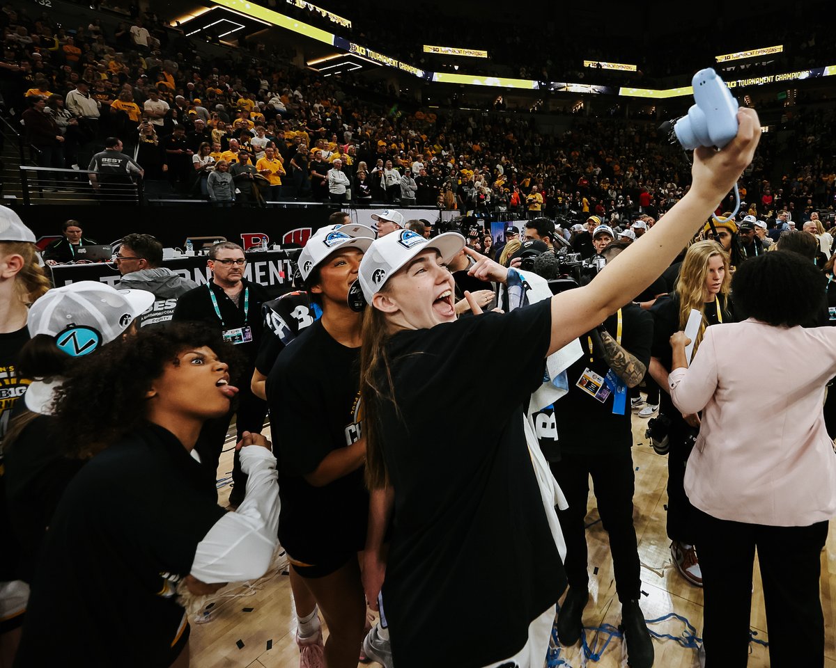 IowaWBB's tweet photo. It's AJ's Day 🥳

Happy Birthday, @Aj_ediger_bball!! 

#Hawkeyes https://t.co/Cc0EFnVVNa