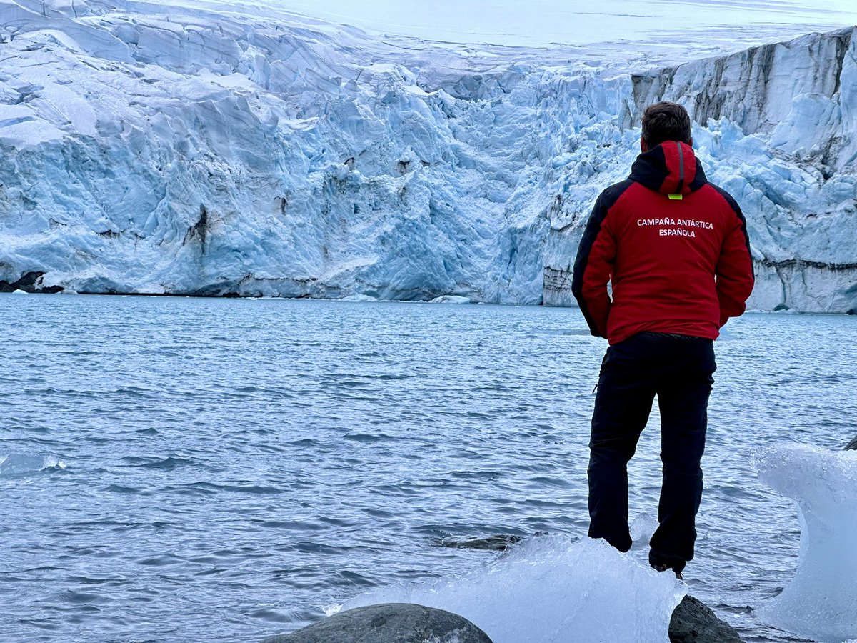 EugenioFraile's tweet photo. Termina la XXXVII campaña antártica y cerramos bases. Me siento muy orgulloso del trabajo científico realizado en #dichoso @ICMAN_CSIC @IEOoceanografia y de llevar el nombre de mi tierra #canarias al último territorio virgen del Planeta. 🌎 https://t.co/pYdDznblht
